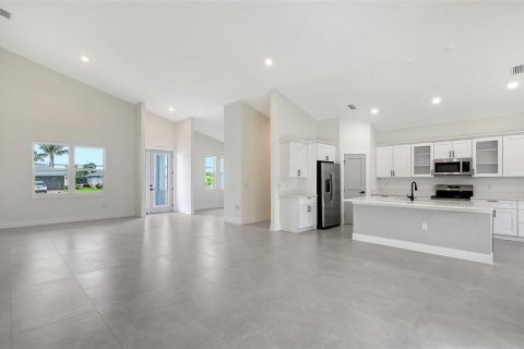 Villa ou maison à vendre à Port Charlotte, Floride: 4 chambres, 224.17 m2 № 2408905 - photo 6