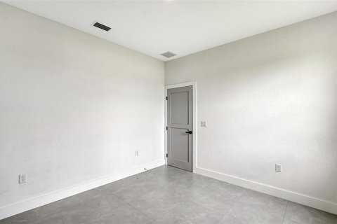Villa ou maison à vendre à Port Charlotte, Floride: 4 chambres, 224.17 m2 № 2408905 - photo 23