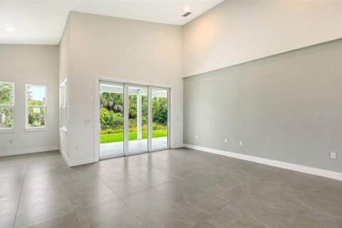 Villa ou maison à vendre à Port Charlotte, Floride: 4 chambres, 224.17 m2 № 2408905 - photo 4
