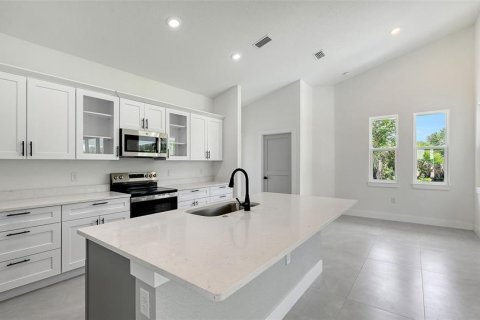 Villa ou maison à vendre à Port Charlotte, Floride: 4 chambres, 224.17 m2 № 2408905 - photo 9