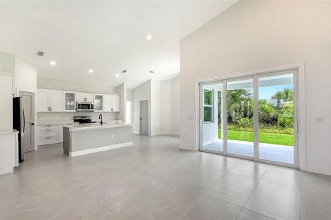 Villa ou maison à vendre à Port Charlotte, Floride: 4 chambres, 224.17 m2 № 2408905 - photo 5