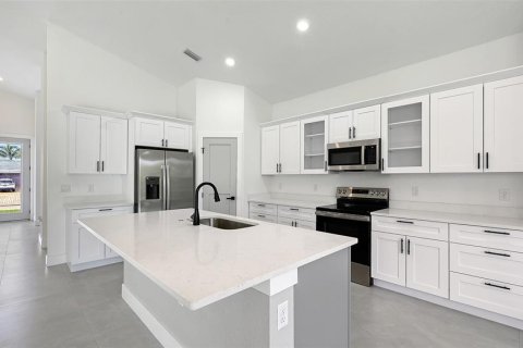 Villa ou maison à vendre à Port Charlotte, Floride: 4 chambres, 224.17 m2 № 2408905 - photo 8
