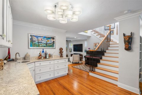 House in Saint Petersburg, Florida 3 bedrooms, 212.28 sq.m. № 2396193 - photo 10
