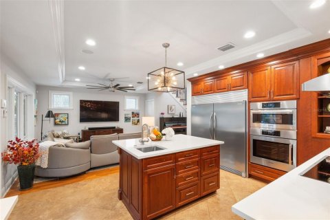 House in Saint Petersburg, Florida 3 bedrooms, 212.28 sq.m. № 2396193 - photo 15
