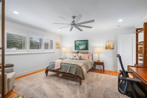 House in Saint Petersburg, Florida 3 bedrooms, 212.28 sq.m. № 2396193 - photo 24