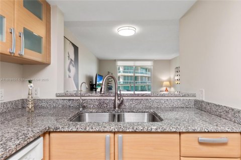 Condominio en venta en Miami, Florida, 1 dormitorio, 73.49 m2 № 1784236 - foto 12