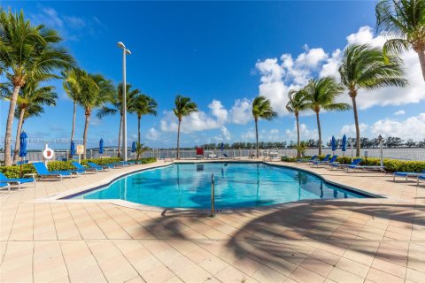 Condominio en venta en Miami, Florida, 1 dormitorio, 73.49 m2 № 1784236 - foto 18