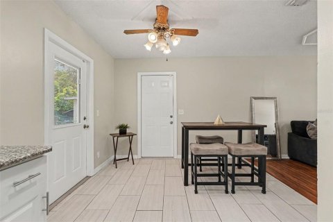 House in Tampa, Florida 3 bedrooms, 90.58 sq.m. № 2239281 - photo 11