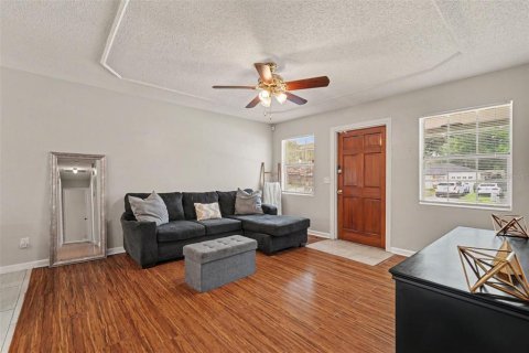 House in Tampa, Florida 3 bedrooms, 90.58 sq.m. № 2239281 - photo 8