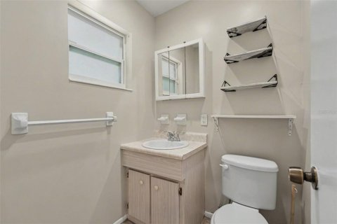 House in Tampa, Florida 3 bedrooms, 90.58 sq.m. № 2239281 - photo 18