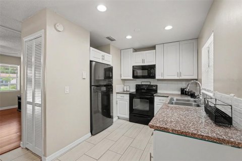 House in Tampa, Florida 3 bedrooms, 90.58 sq.m. № 2239281 - photo 4