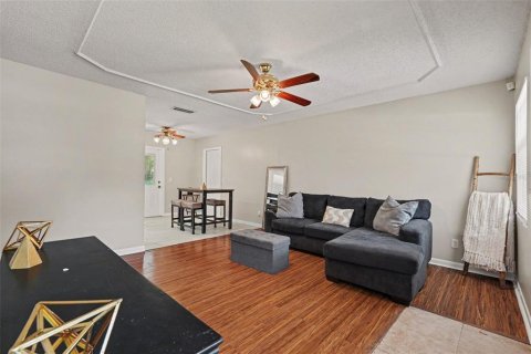 House in Tampa, Florida 3 bedrooms, 90.58 sq.m. № 2239281 - photo 9