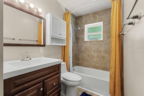 House in Tampa, Florida 3 bedrooms, 90.58 sq.m. № 2239281 - photo 5