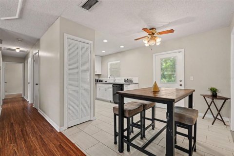House in Tampa, Florida 3 bedrooms, 90.58 sq.m. № 2239281 - photo 10