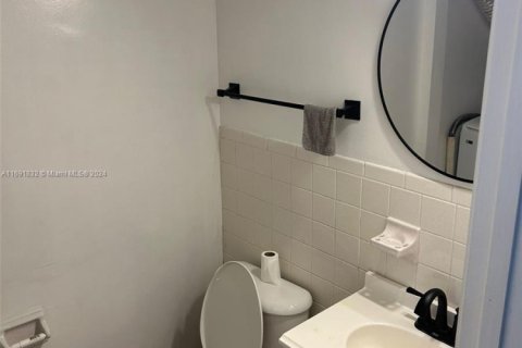 Condominio en venta en Lauderhill, Florida, 2 dormitorios, 94.76 m2 № 2012786 - foto 4