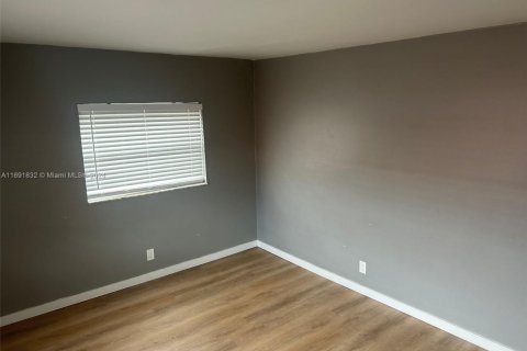 Condominio en venta en Lauderhill, Florida, 2 dormitorios, 94.76 m2 № 2012786 - foto 10