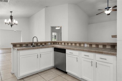House in Davenport, Florida 3 bedrooms, 190.26 sq.m. № 1771250 - photo 6