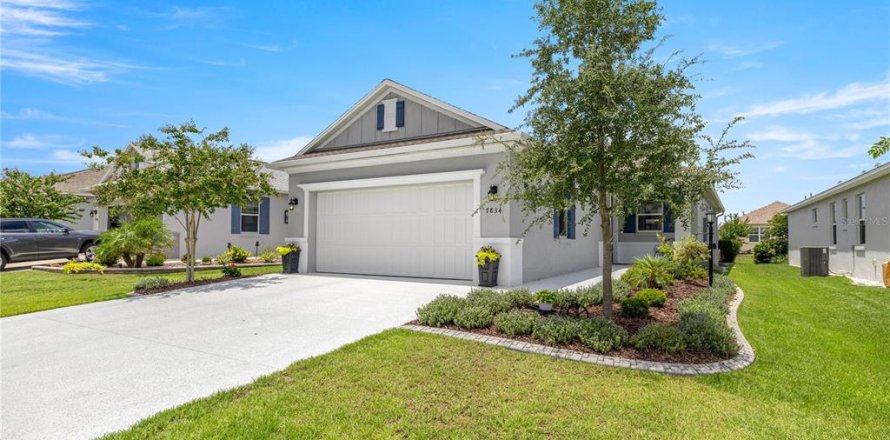House in Ocala, Florida 2 bedrooms, 136.47 sq.m. № 1835932