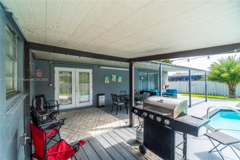 House in Hollywood, Florida 4 bedrooms, 167.6 sq.m. № 1952449 - photo 8