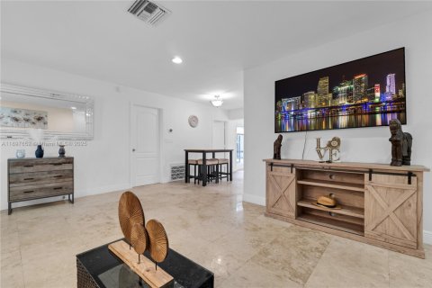 House in Hollywood, Florida 4 bedrooms, 167.6 sq.m. № 1952449 - photo 17