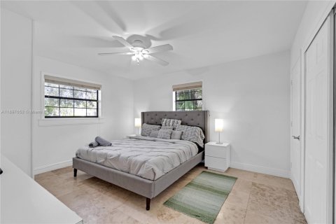 House in Hollywood, Florida 4 bedrooms, 167.6 sq.m. № 1952449 - photo 27