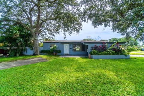 House in Hollywood, Florida 4 bedrooms, 167.6 sq.m. № 1952449 - photo 4