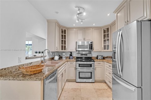 House in Hollywood, Florida 4 bedrooms, 167.6 sq.m. № 1952449 - photo 19