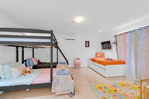 House in Hollywood, Florida 4 bedrooms, 167.6 sq.m. № 1952449 - photo 30