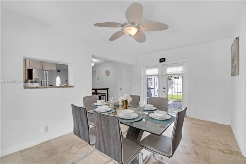 House in Hollywood, Florida 4 bedrooms, 167.6 sq.m. № 1952449 - photo 22