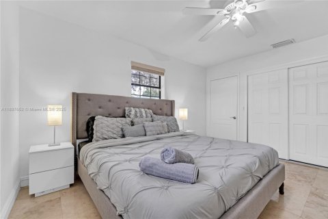 House in Hollywood, Florida 4 bedrooms, 167.6 sq.m. № 1952449 - photo 28