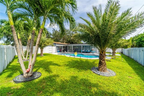 House in Hollywood, Florida 4 bedrooms, 167.6 sq.m. № 1952449 - photo 10