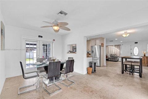 House in Hollywood, Florida 4 bedrooms, 167.6 sq.m. № 1952449 - photo 21