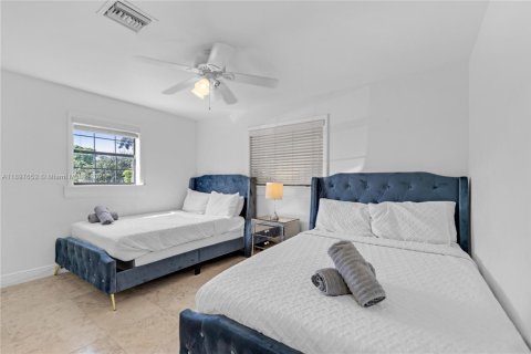 House in Hollywood, Florida 4 bedrooms, 167.6 sq.m. № 1952449 - photo 23