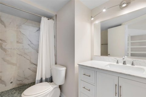 Condo in North Miami Beach, Florida, 2 bedrooms  № 2422591 - photo 29