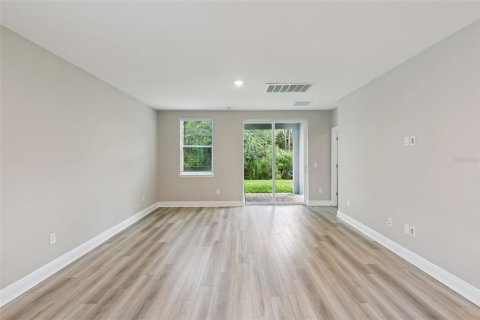House in Daytona Beach, Florida 4 bedrooms, 219.25 sq.m. № 2391734 - photo 10