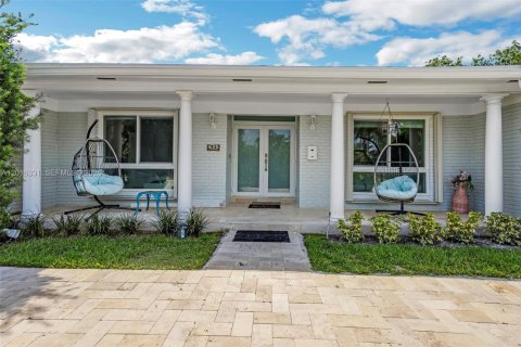 Villa ou maison à vendre à Hollywood, Floride: 4 chambres, 224.92 m2 № 2247436 - photo 8