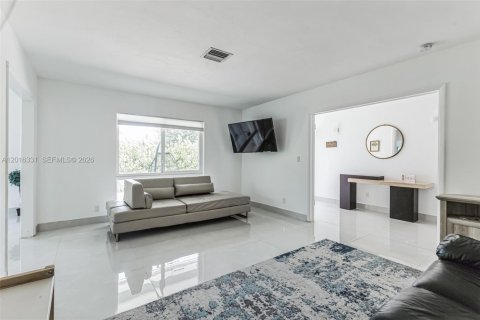 Villa ou maison à vendre à Hollywood, Floride: 4 chambres, 224.92 m2 № 2247436 - photo 10