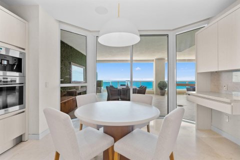 Condominio en venta en Fort Lauderdale, Florida, 3 dormitorios, 298.22 m2 № 2242026 - foto 20