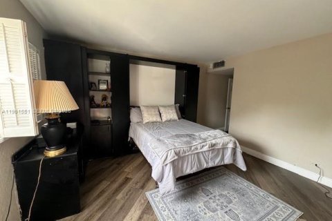 Condominio en alquiler en Miami, Florida, 2 dormitorios, 136.57 m2 № 2080831 - foto 13