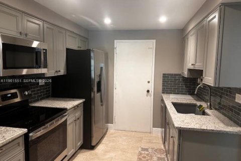 Condominio en alquiler en Miami, Florida, 2 dormitorios, 136.57 m2 № 2080831 - foto 4