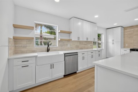 Villa ou maison à vendre à Port St. Lucie, Floride: 4 chambres, 194.07 m2 № 1995756 - photo 17