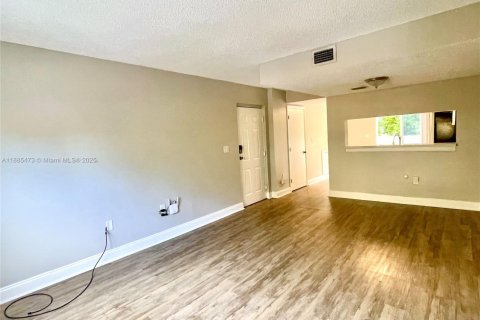 Снять в аренду кондоминиум в Майами, Флорида 2 спальни, 104.98м2, № 1933220 - фото 3