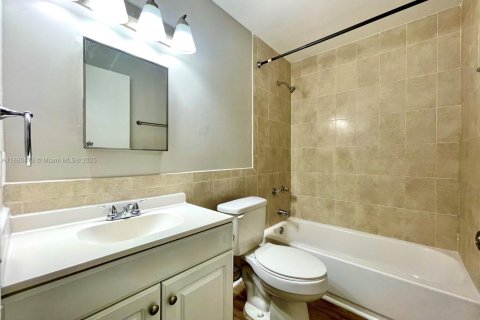 Снять в аренду кондоминиум в Майами, Флорида 2 спальни, 104.98м2, № 1933220 - фото 12