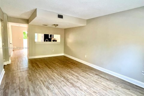 Снять в аренду кондоминиум в Майами, Флорида 2 спальни, 104.98м2, № 1933220 - фото 2