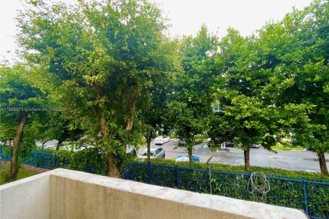 Снять в аренду кондоминиум в Майами, Флорида 2 спальни, 104.98м2, № 1933220 - фото 7