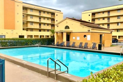 Снять в аренду кондоминиум в Майами, Флорида 2 спальни, 104.98м2, № 1933220 - фото 17