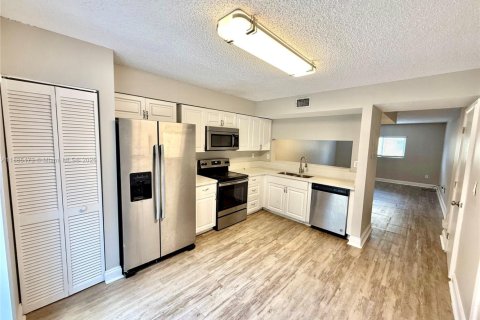 Снять в аренду кондоминиум в Майами, Флорида 2 спальни, 104.98м2, № 1933220 - фото 4