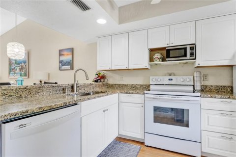 Condo in Seminole, Florida, 2 bedrooms  № 1523222 - photo 6