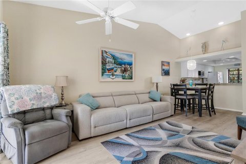 Condo in Seminole, Florida, 2 bedrooms  № 1523222 - photo 3