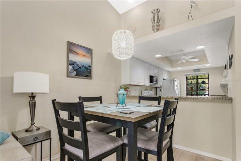 Condo in Seminole, Florida, 2 bedrooms  № 1523222 - photo 8